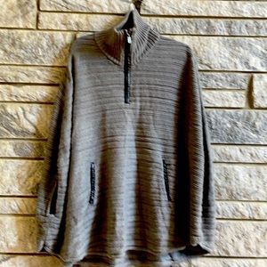 NY&Co, gray poncho, two pockets & two arm holds